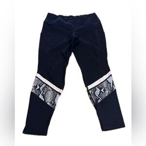 Torrid Leggings Womens size 3 Black Snakeskin Print Inset Wicking Active Pockets